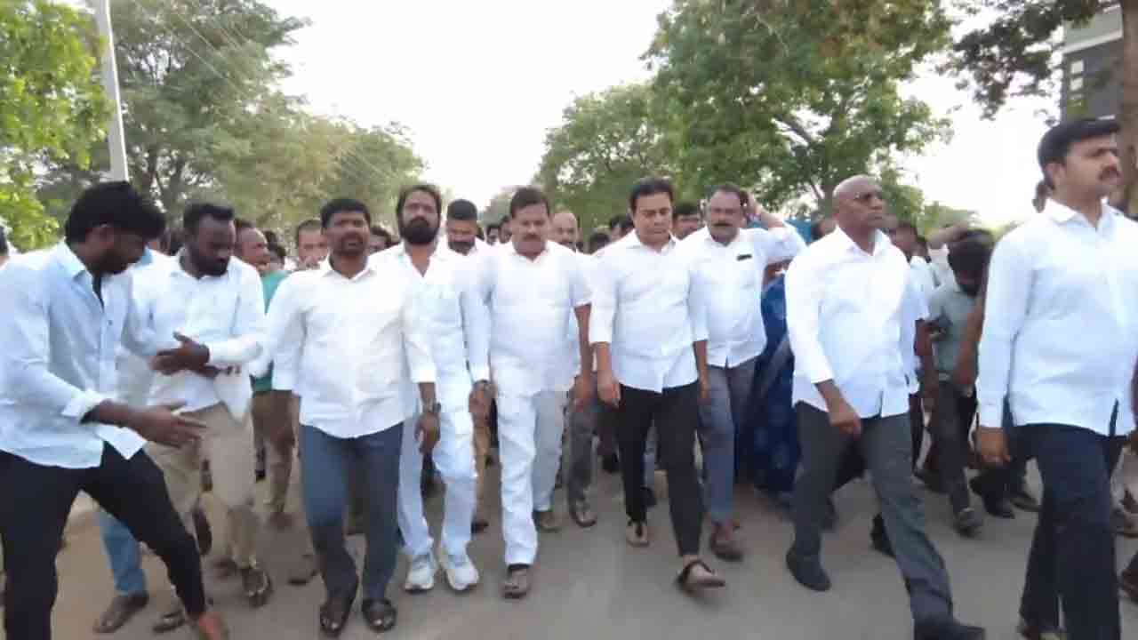 KTR | బీఆర్ఎస్ నేత శ్రీధర్ రెడ్డి అంతిమయాత్రలో పాల్గొన్న కేటీఆర్