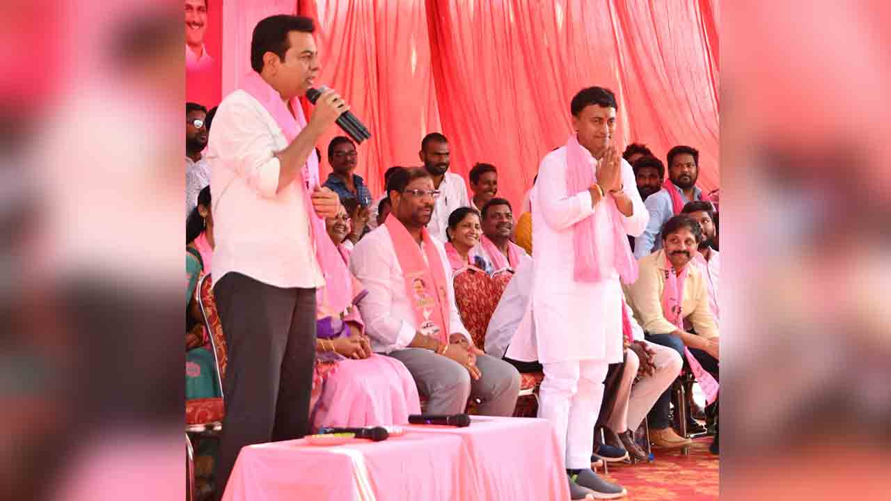 KTR | బీఆర్ఎస్ అభ్య‌ర్థి విద్యావంతుడు.. కాంగ్రెస్ అభ్య‌ర్థి బ్లాక్ మెయిల‌ర్ : కేటీఆర్