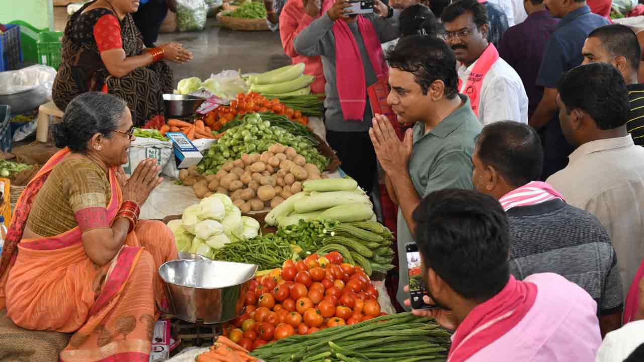 KTR | చాయ్ తాగి, రైతులతో ముచ్చటించి.. సిరిసిల్ల రైతుబజార్లో కేటీఆర్ ప్రచారం.. ఫొటోలు