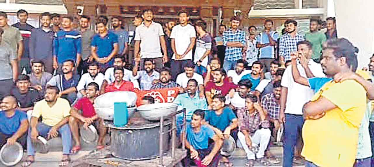 కేయూలో విద్యార్థుల ఆందోళన