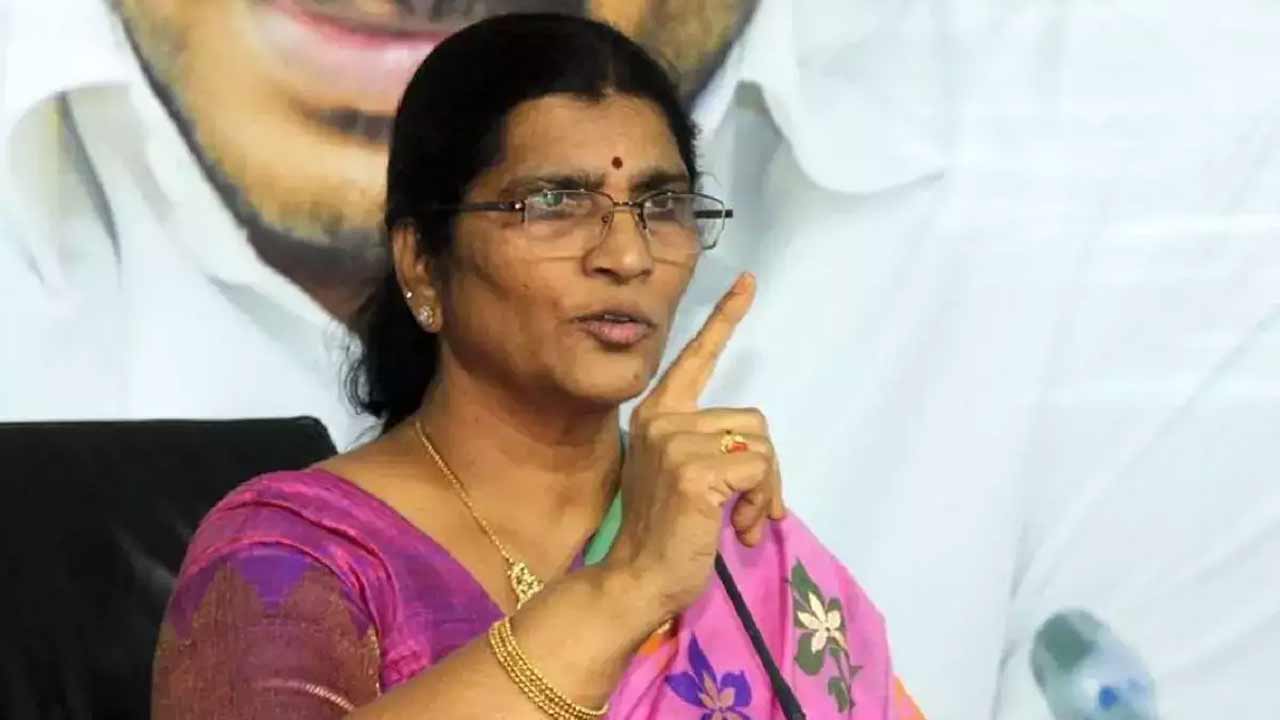 Lakshmi Parvathi | తండ్రికే అండగా నిలబడని బాలకృష్ణ.. ప్రజలకు ఎలా అండగా ఉంటాడు.. లక్ష్మీపార్వతి కీలక వ్యాఖ్యలు