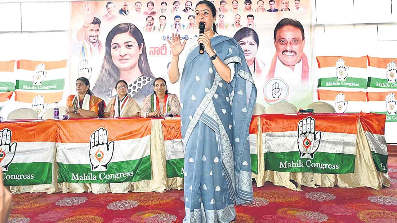 మహిళలకు రూ.2500 ఇస్తున్నం