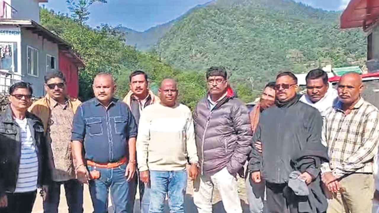 Cyber Crime | బురిడీ కొట్టించిన సైబర్‌ నేరగాళ్లు.. న్యాయవాదులకే నకిలీ హెలికాప్టర్‌ టికెట్లు!