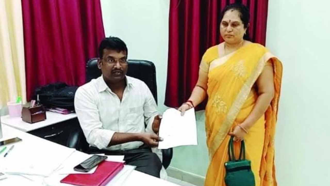 నీకు ఇక్కడేం పని? గెటవుట్‌!