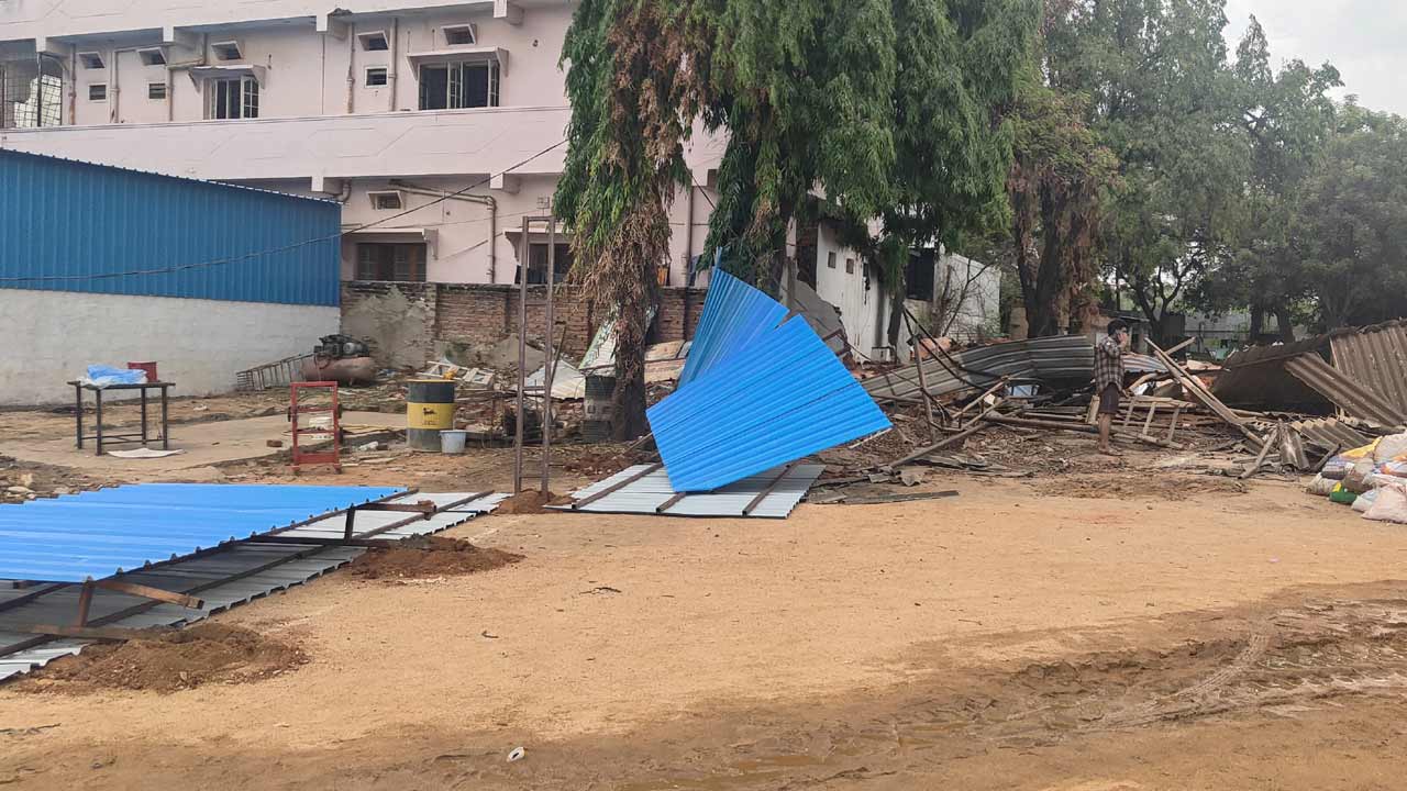 Malla Reddy | మాజీ మంత్రి మల్లారెడ్డి స్థలంలో దౌర్జన్యం.. భూవివాదంపై కొనసాగుతున్న దర్యాప్తు