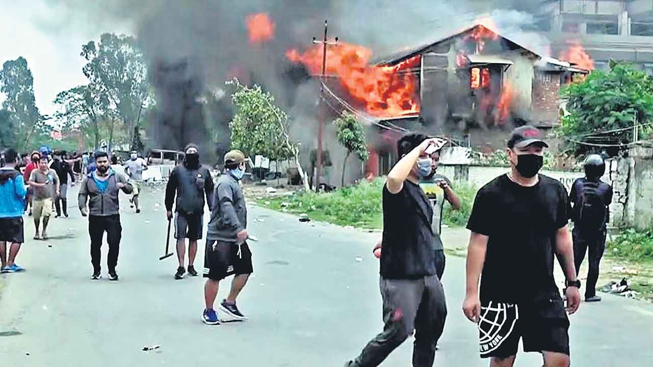 Manipur | కల్లోల మణిపూర్‌.. మైతీ, కుకీల ఘర్షణతో రెండుగా చీలిన రాష్ట్రప్రజలు