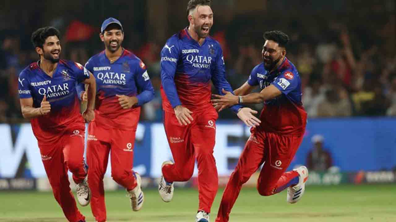 RCB vs CSK | తొలి బంతికే మ్యాక్సీ మ్యాజిక్.. రెండు వికెట్లు కోల్పోయిన చెన్నై