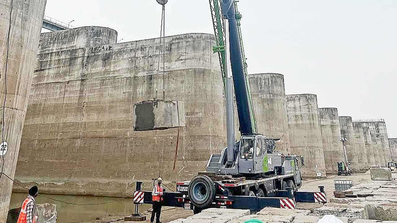 Medigadda barrage | మేడిగడ్డలో కొనసాగుతున్న మరమ్మతు పనులు