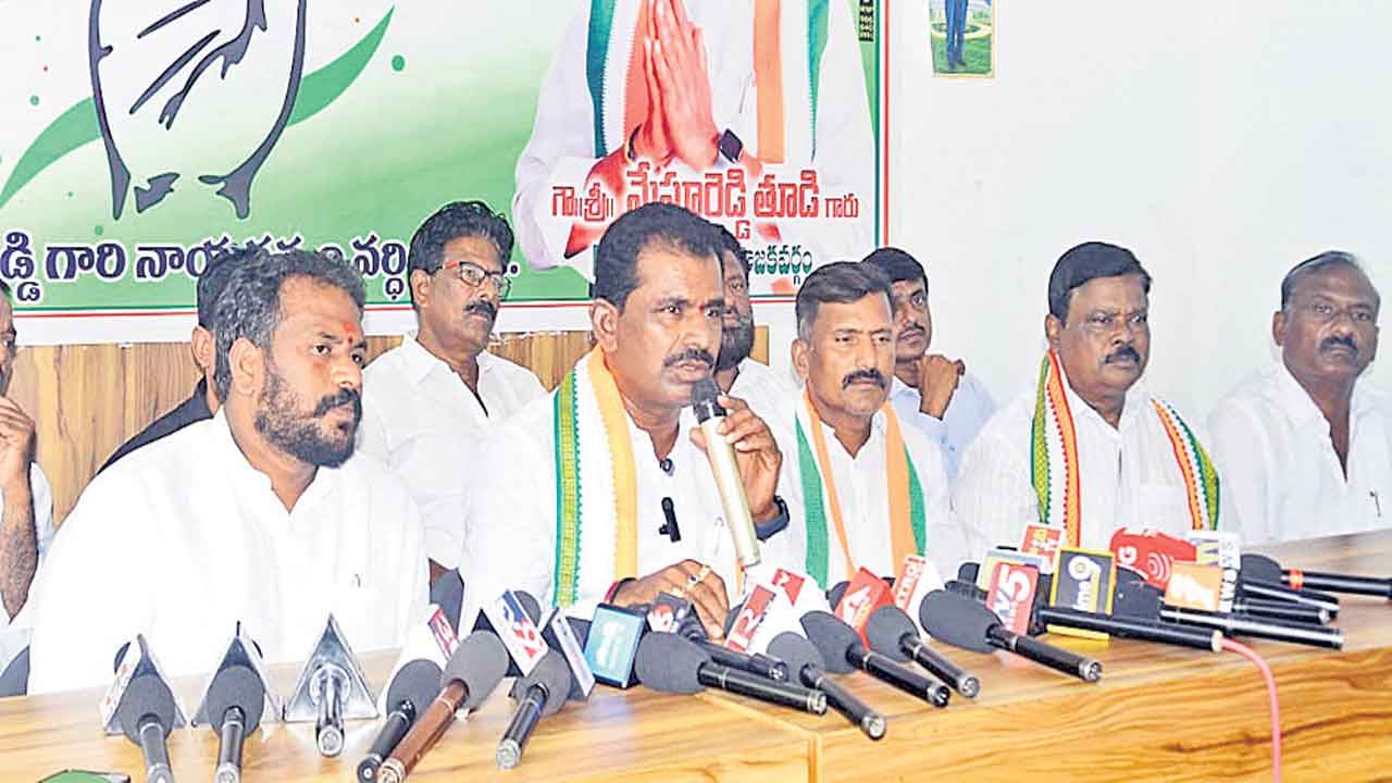 కాంగ్రెస్‌ పార్టీలో అన్నీ నేనే..