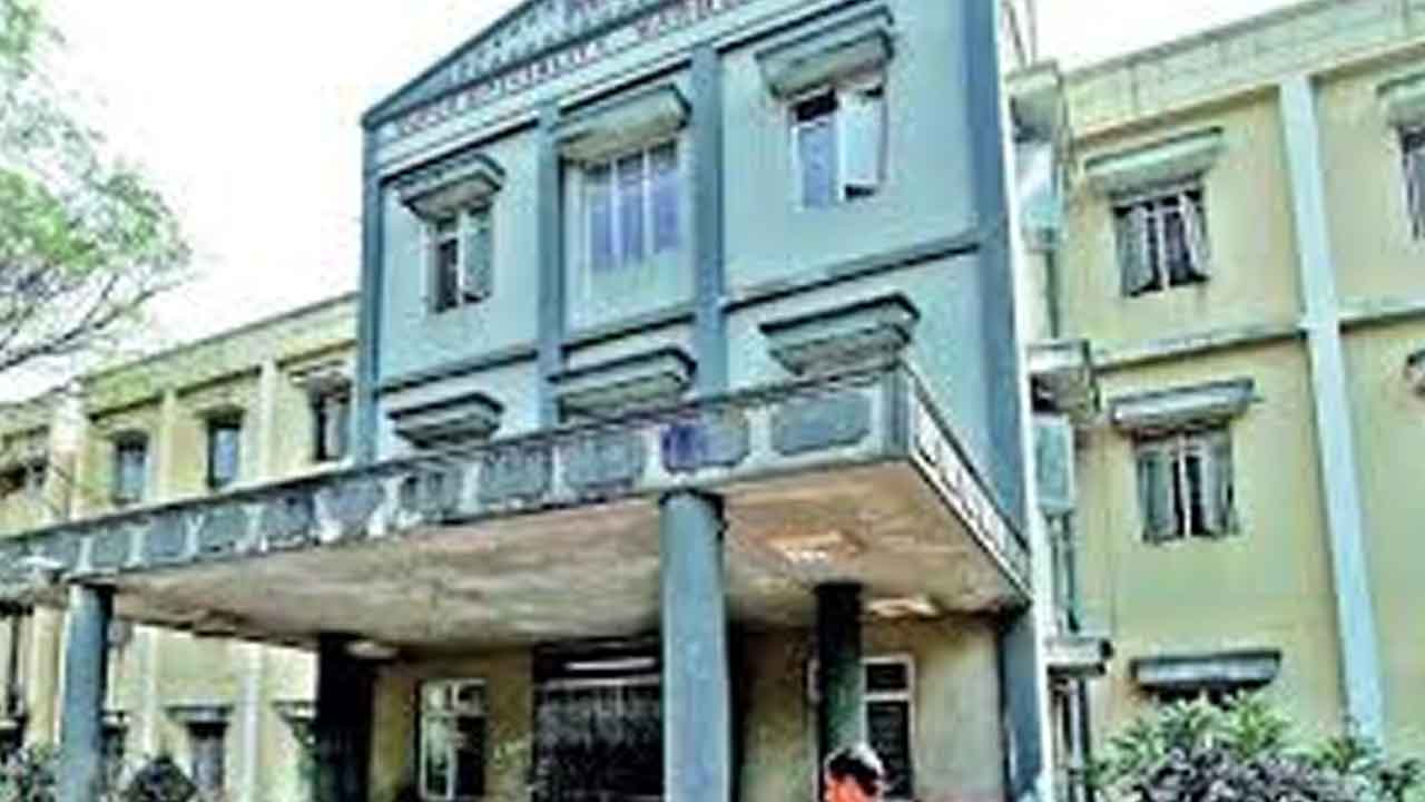 Government Hospitals | దవాఖానల్లో పనిచేయని ఏసీలు.. ఉక్కపోతతో ఉక్కిరిబిక్కిరవుతున్న రోగులు