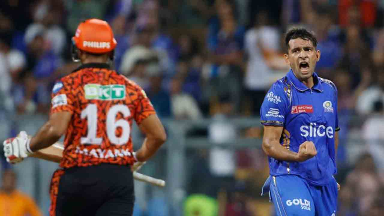 MI vs SRH | వంద‌లోపే స‌గం వికెట్లు.. క‌ష్టాల్లో స‌న్‌రైజ‌ర్స్