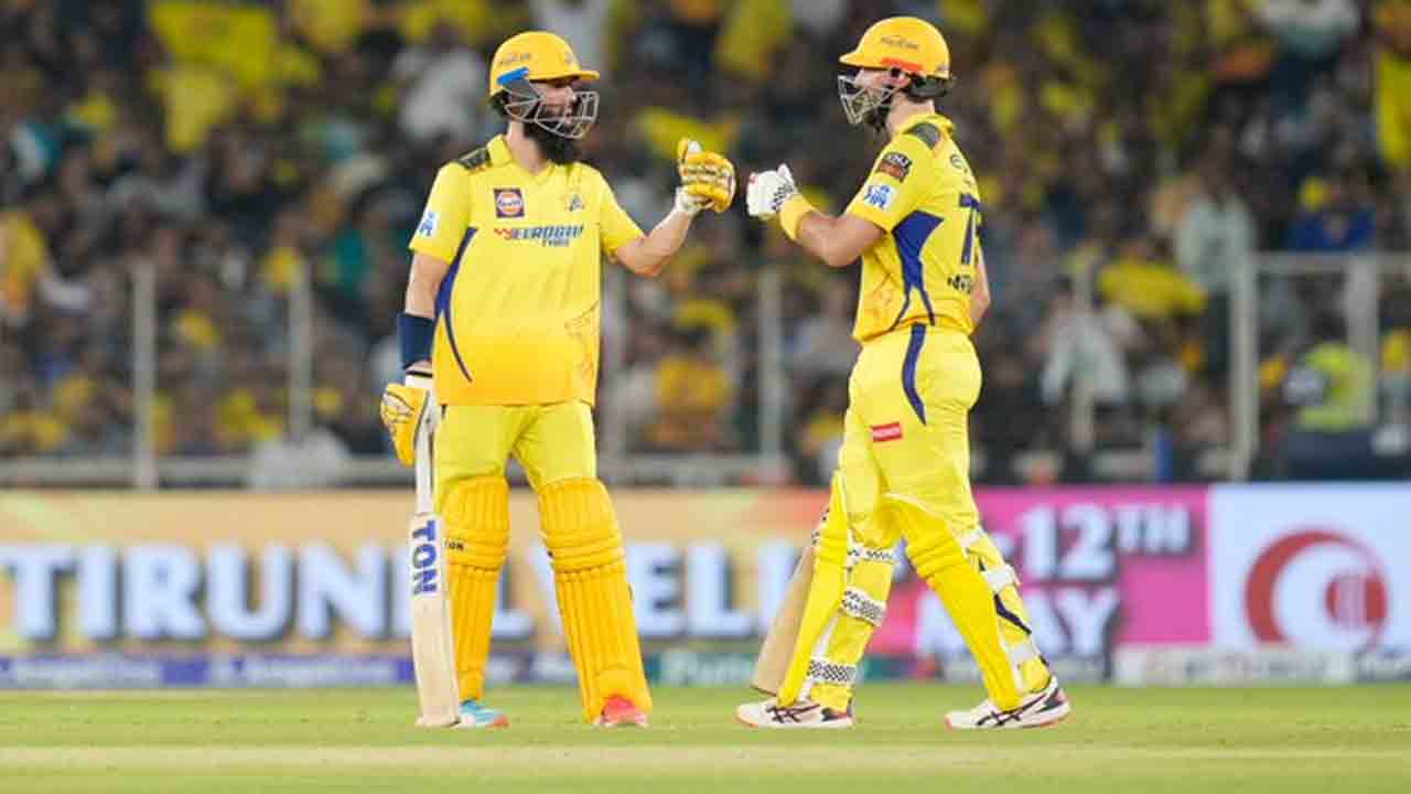 GT vs CSK | మిచెల్ జోరుకు మోహిత్ చెక్.. 13 ఓవ‌ర్ల‌కు చెన్నై స్కోర్..?