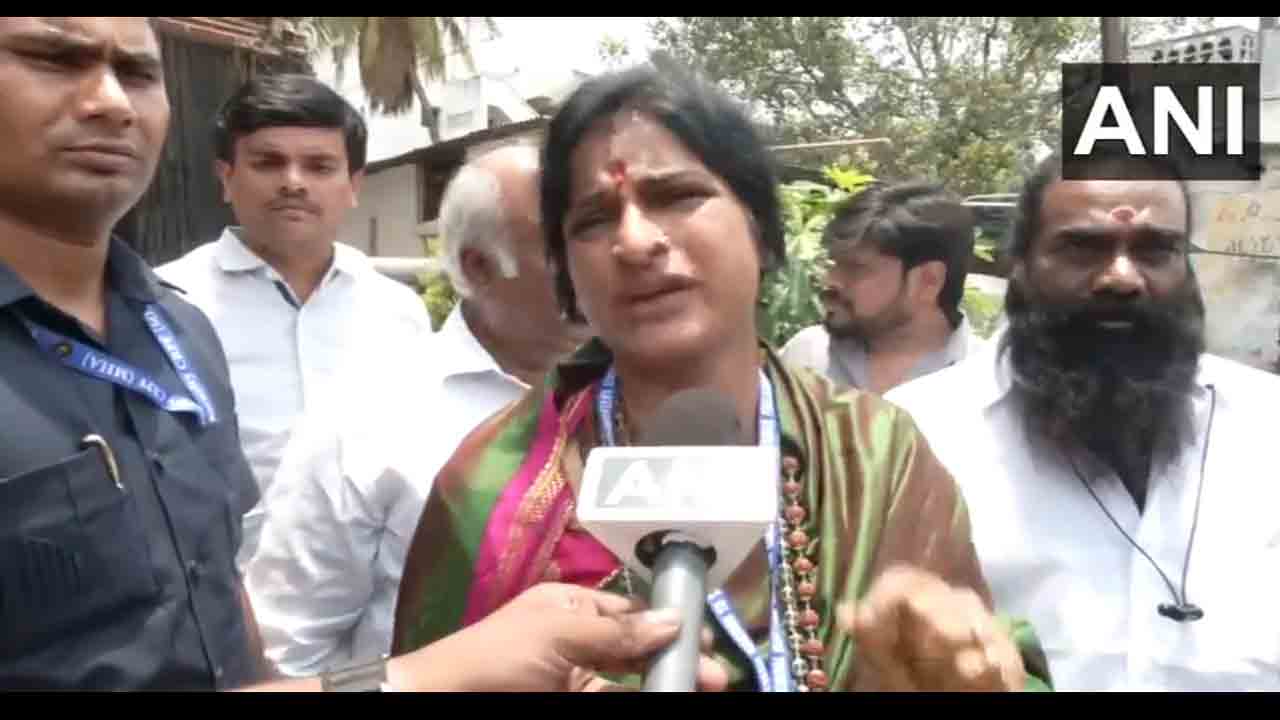 Loksabha Elections 2024 | హైదరాబాద్ బీజేపీ ఎంపీ అభ్య‌ర్ధి మాధ‌వీల‌త‌పై కేసు న‌మోదు