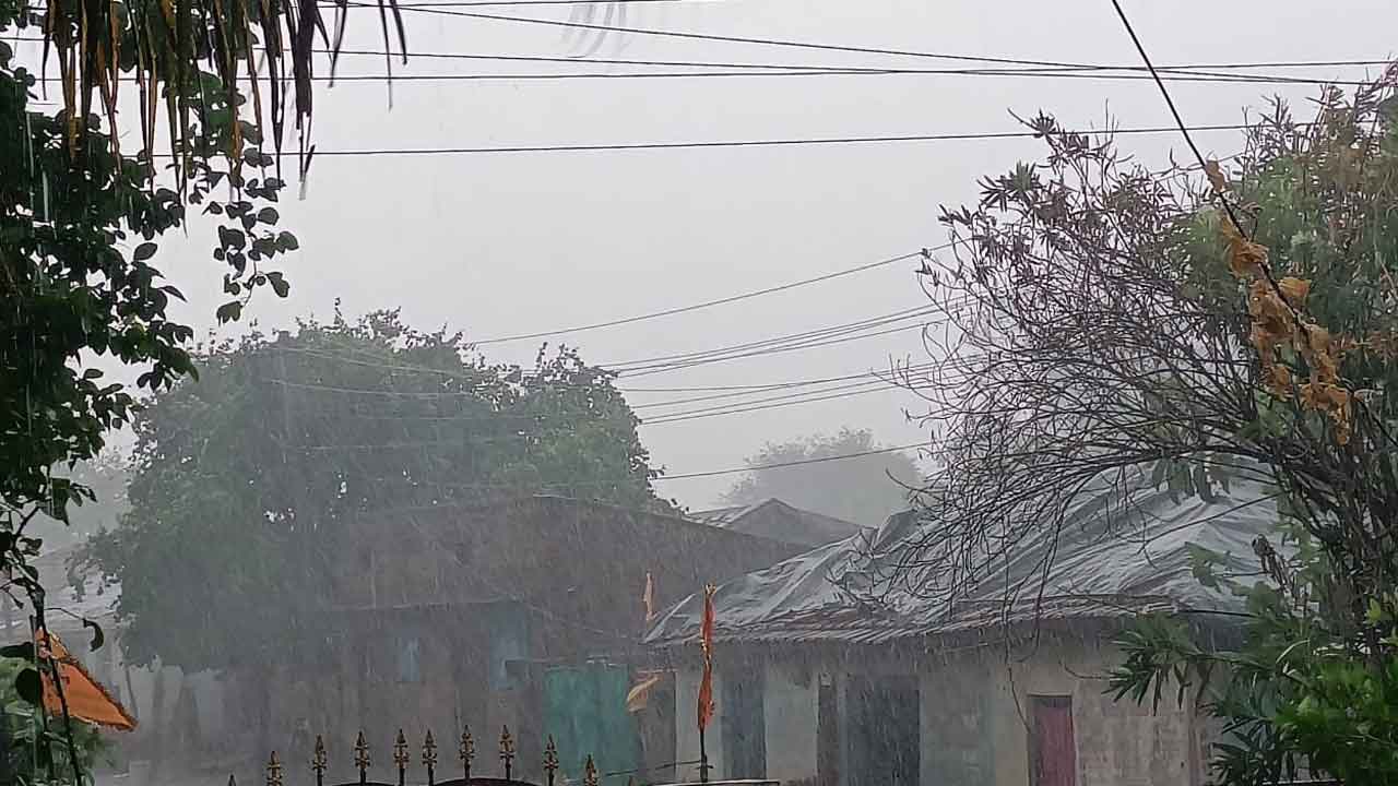 Heavy rain | ములుగు జిల్లాలో గాలి దుమారంతో కూడిన భారీ వర్షం