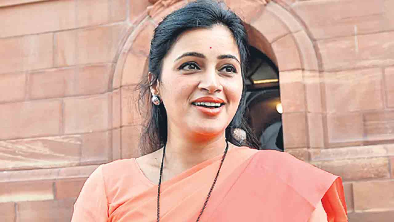 Navneet Kaur | బీజేపీ ఎంపీ నవనీత్‌ కౌర్‌పై షాద్‌నగర్‌లో కేసు  నమోదు