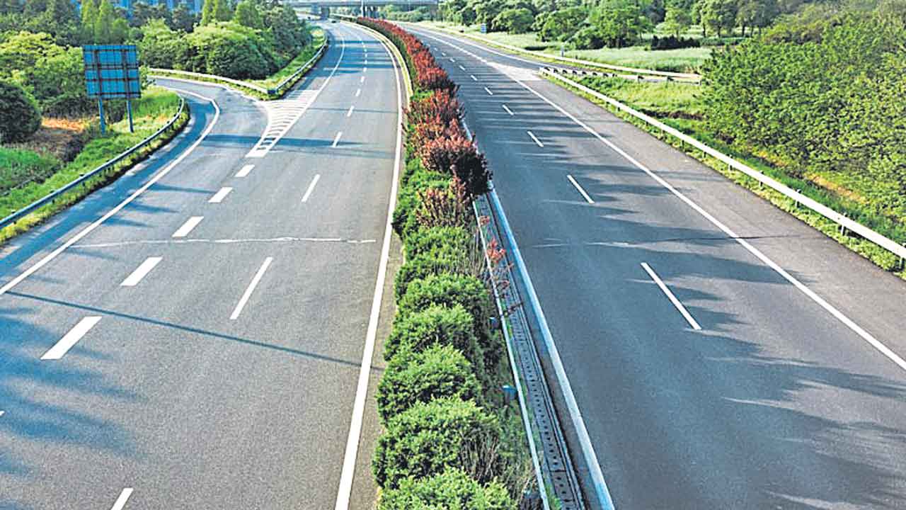 చేతులు మారుతున్న జాతీయ రహదారులు