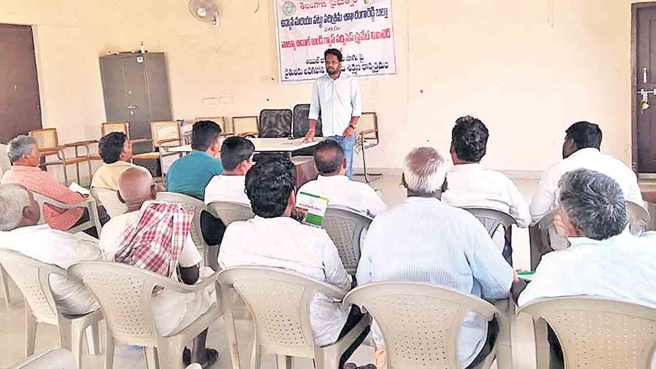 ఆయిల్‌పామ్‌ సాగుపై దృష్టి సారించాలి