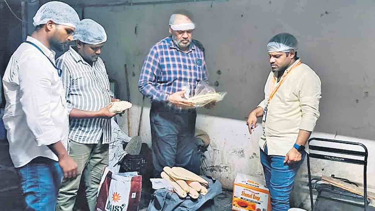 Food safety | హోటల్కు వెళ్తున్నారా.. కిచెన్ను పరిశీలించండి..!