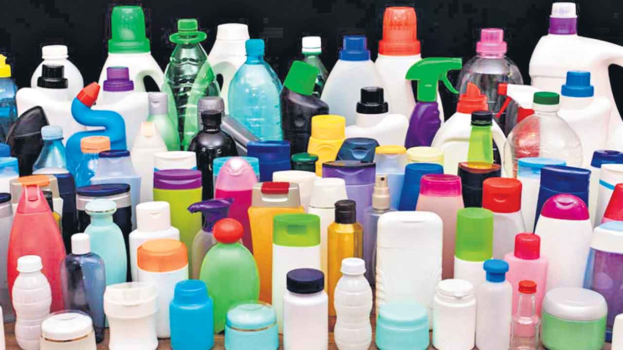 PWM | కంపెనీలకు ప్లాస్టిక్‌ కష్టాలు.. వినియోగదారులపై తప్పని భారం