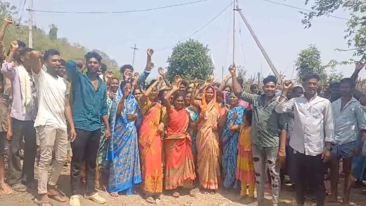 Podu farmers | అటవీశాఖ అధికారులను అడ్డుకున్న పోడు రైతులు.. దానాపూర్‌లో ఉద్రికత్త