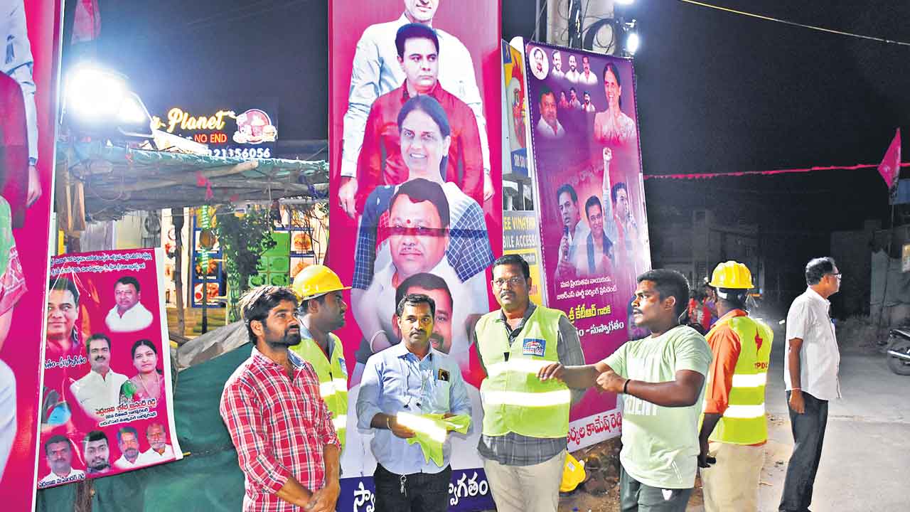 Congress Govt | రేవంత్‌ సర్కార్‌ కరెంటు కాపలా!.. ఎన్నికల ర్యాలీల్లో పోలీసుశాఖకు దీటుగా విద్యుత్తు శాఖ గస్తీ