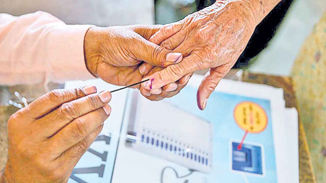 ఐదో విడత బరిలో 695 మంది అభ్యర్థులు