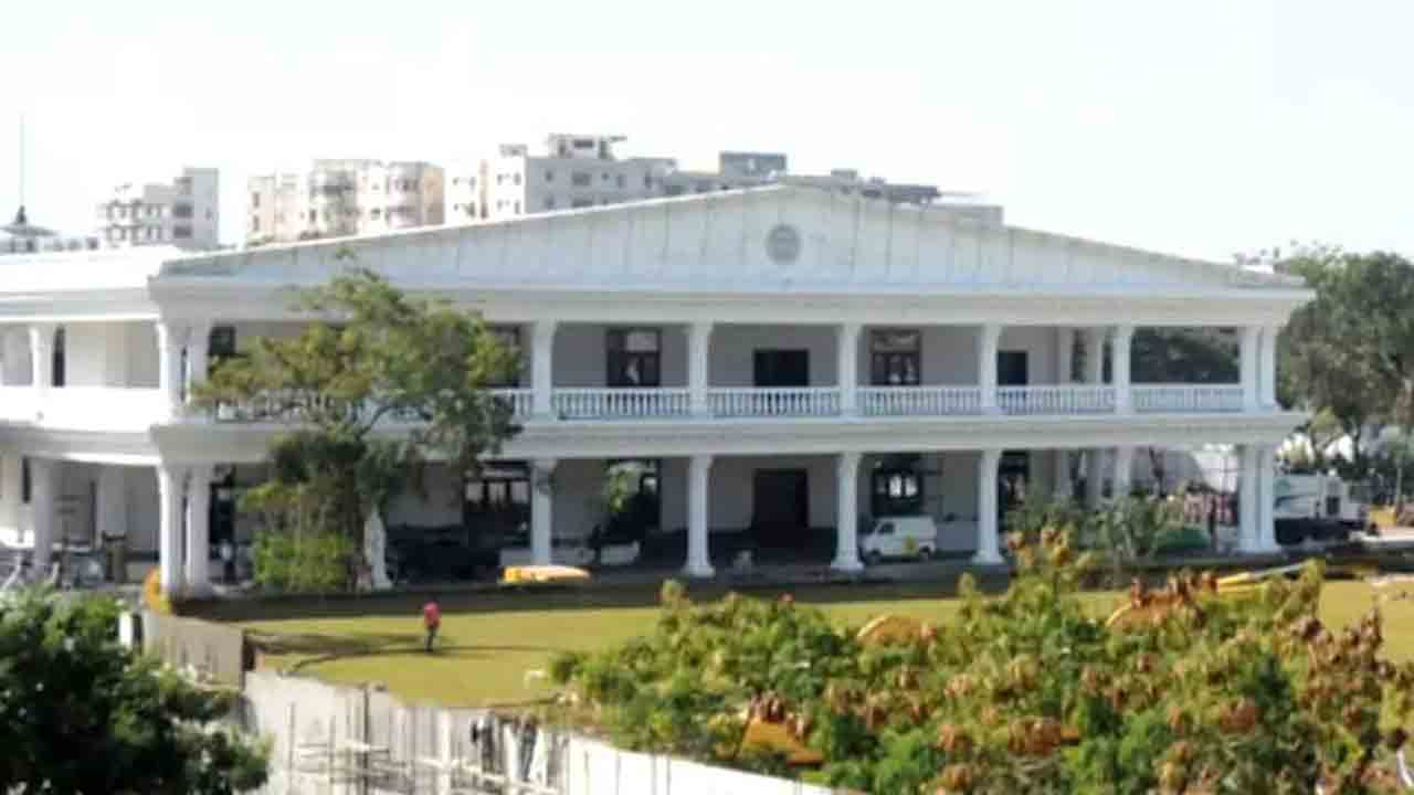 Praja Bhavan | ప్ర‌జా భ‌వ‌న్‌కు బాంబు బెదిరింపు.. అప్ర‌మ‌త్త‌మైన హైద‌రాబాద్ పోలీసులు