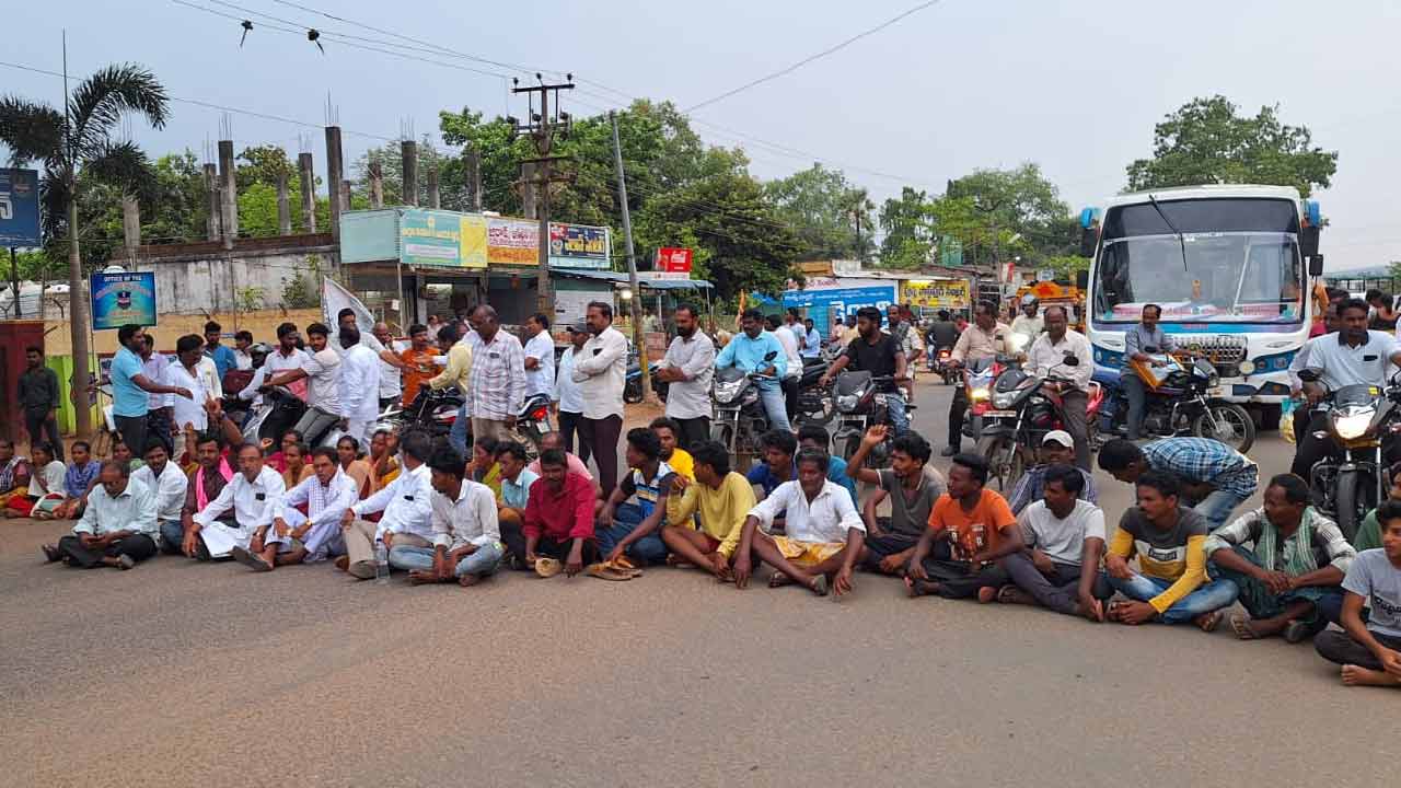 బీఆర్‌ఎస్‌ ఆందోళన.. మెట్టు దిగిన పోలీసులు