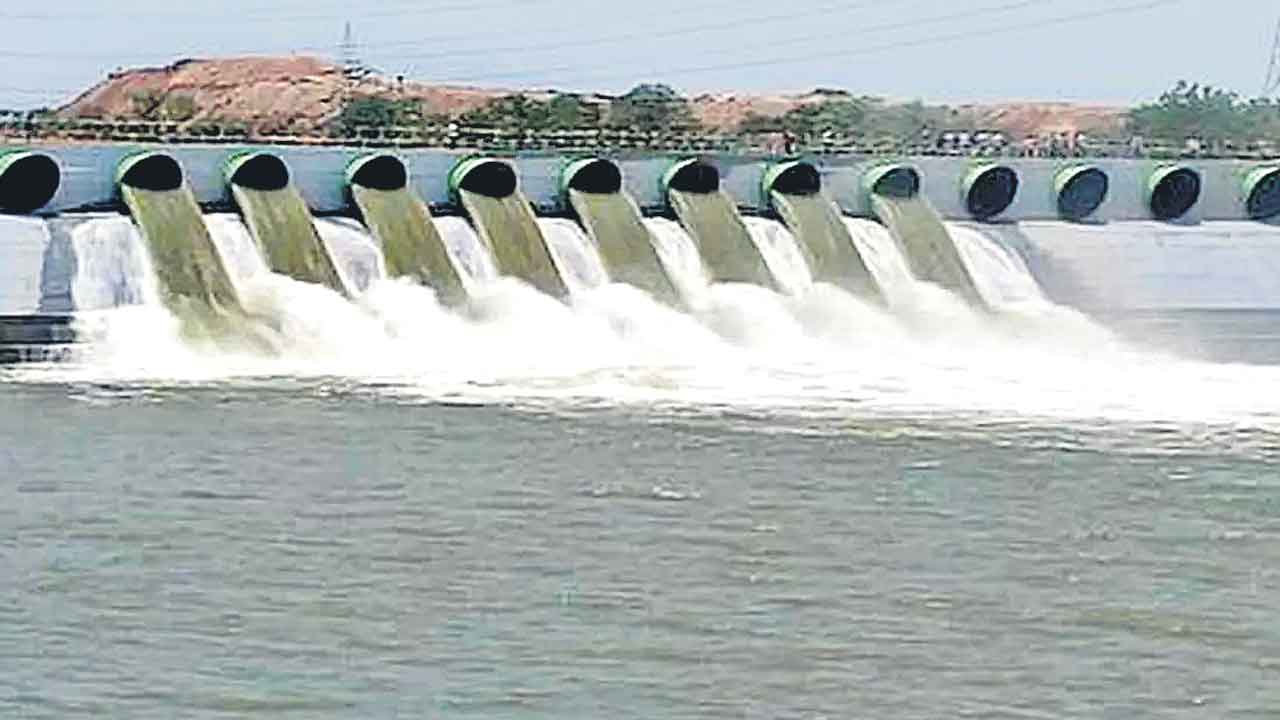 వ్యతిరేకుల తరహా వెదిరె రాతలు