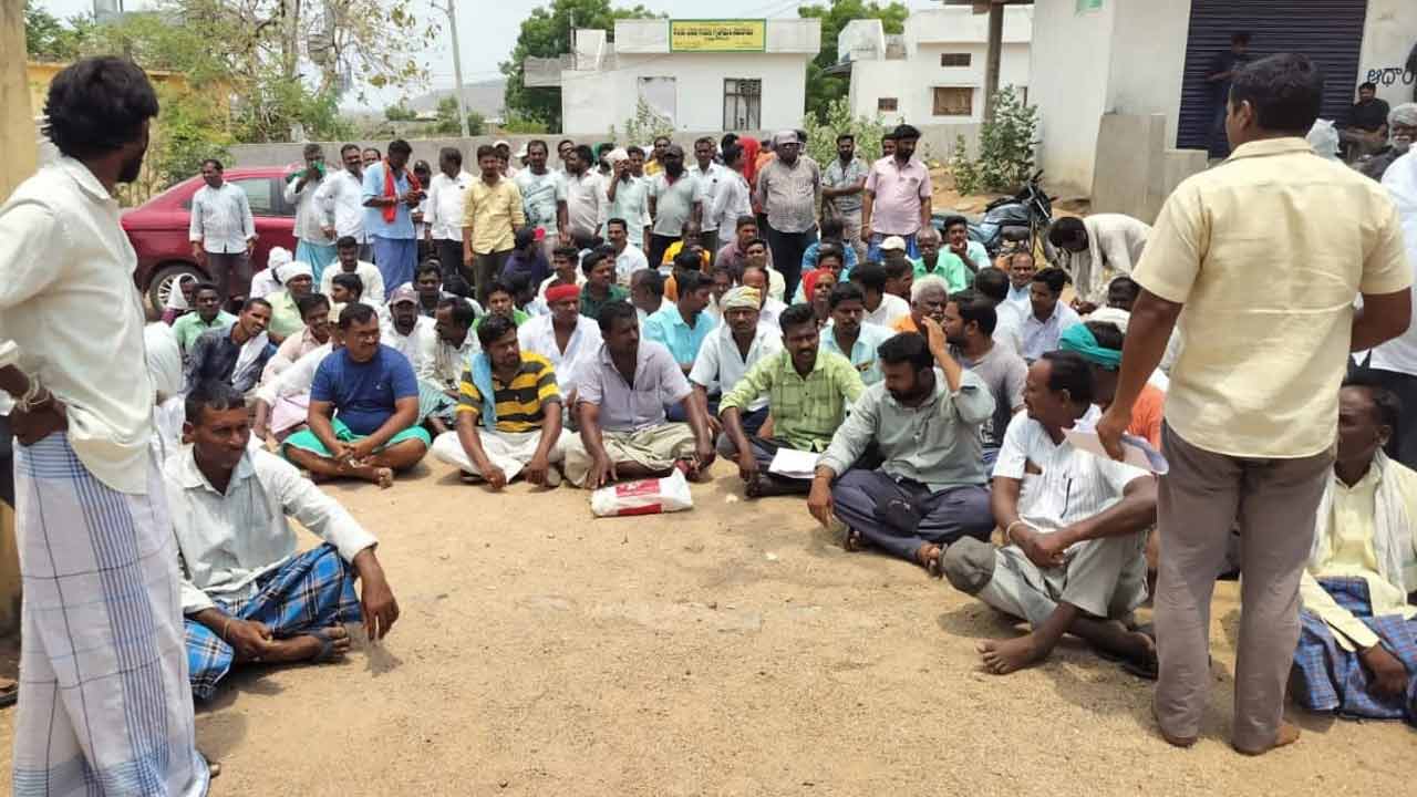 ఓబులాపూర్‌ భూ సమస్యను పరిష్కరించాలి