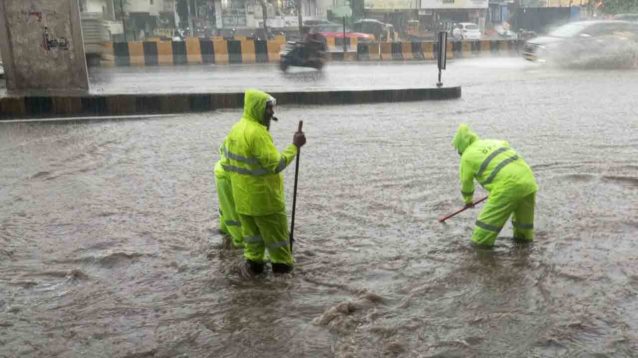 Rains | బీ అల‌ర్ట్.. రాత్రి 8లోపు హైద‌రాబాద్‌లో భారీ వ‌ర్షం..!