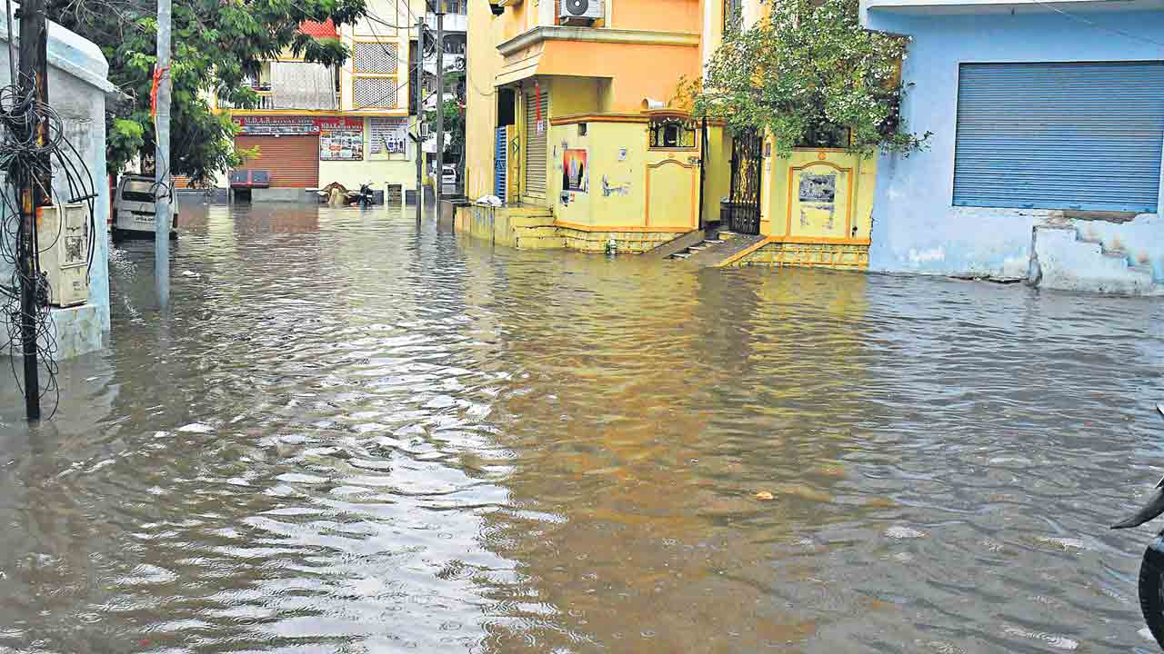 లోతట్టు..మునగాల్సిందేనా?