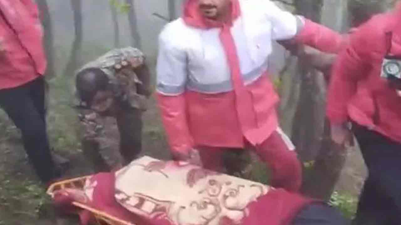 Ebrahim Raisi: రైసీతో పాటు ఇత‌ర నేత‌ల మృత‌దేహాలు త‌ర‌లింపు.. వీడియో