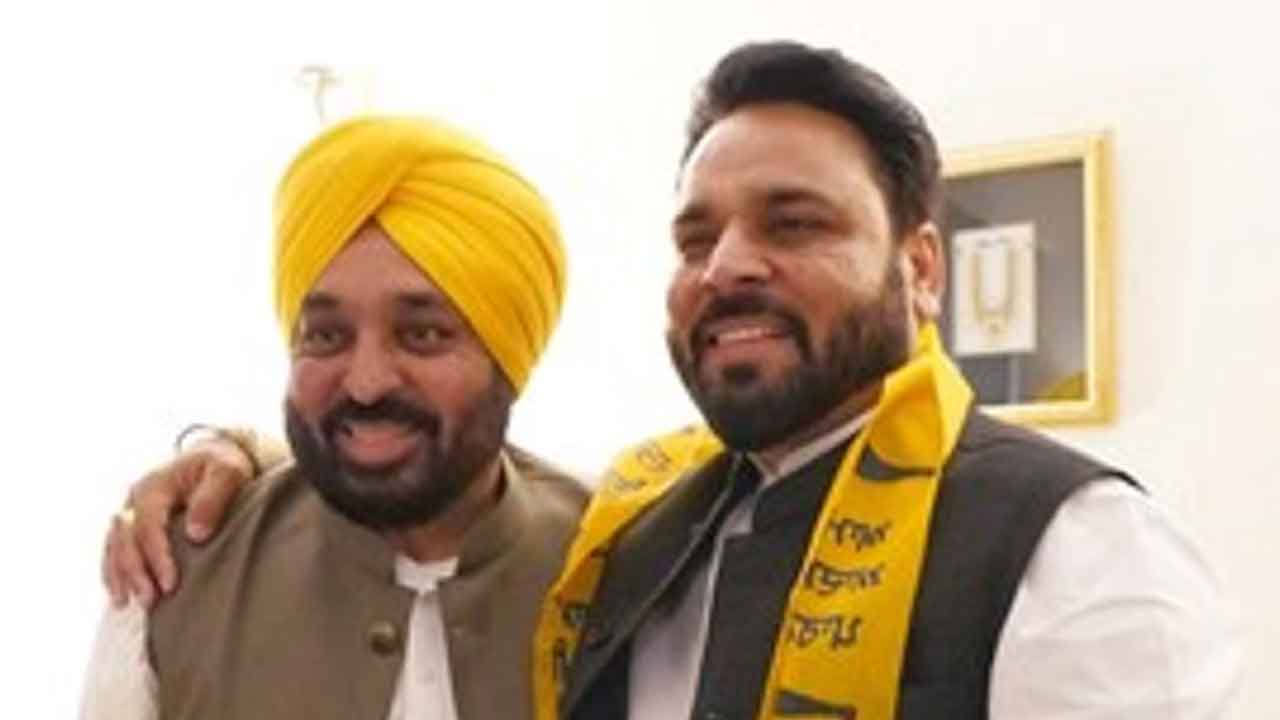 ఆప్‌లో చేరిన బీఎస్పీ అభ్యర్థి