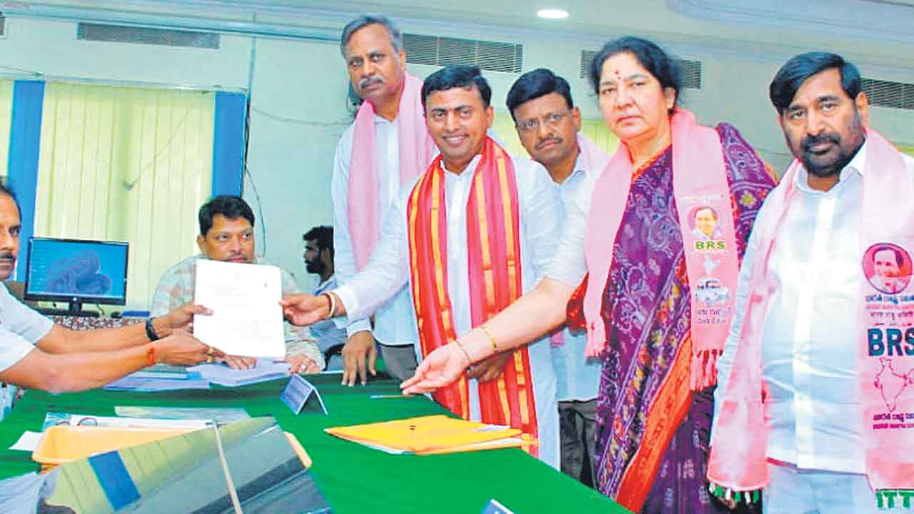కాంగ్రెస్, బీజేపీ ఒక్కటై కుట్రలు