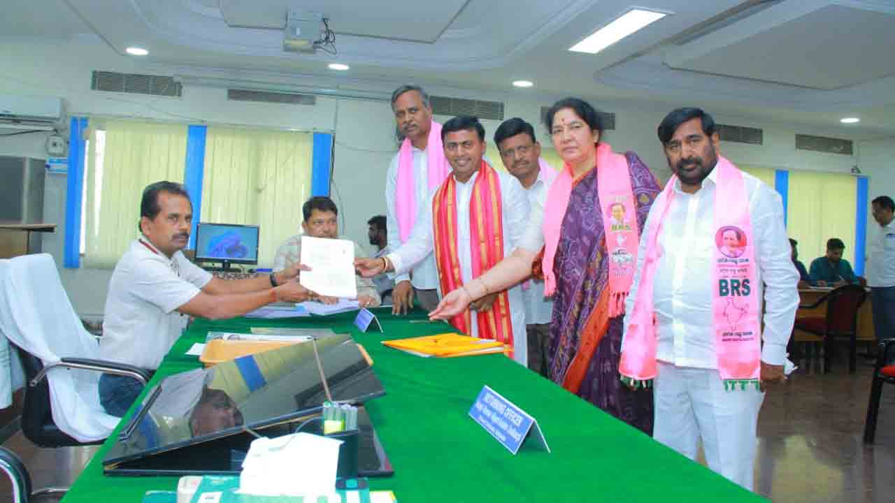 Rakesh Reddy | ప‌ట్ట‌భద్రుల ఎమ్మెల్సీ స్థానానికి బీఆర్ఎస్ అభ్య‌ర్థి రాకేశ్ రెడ్డి నామినేష‌న్ దాఖ‌లు