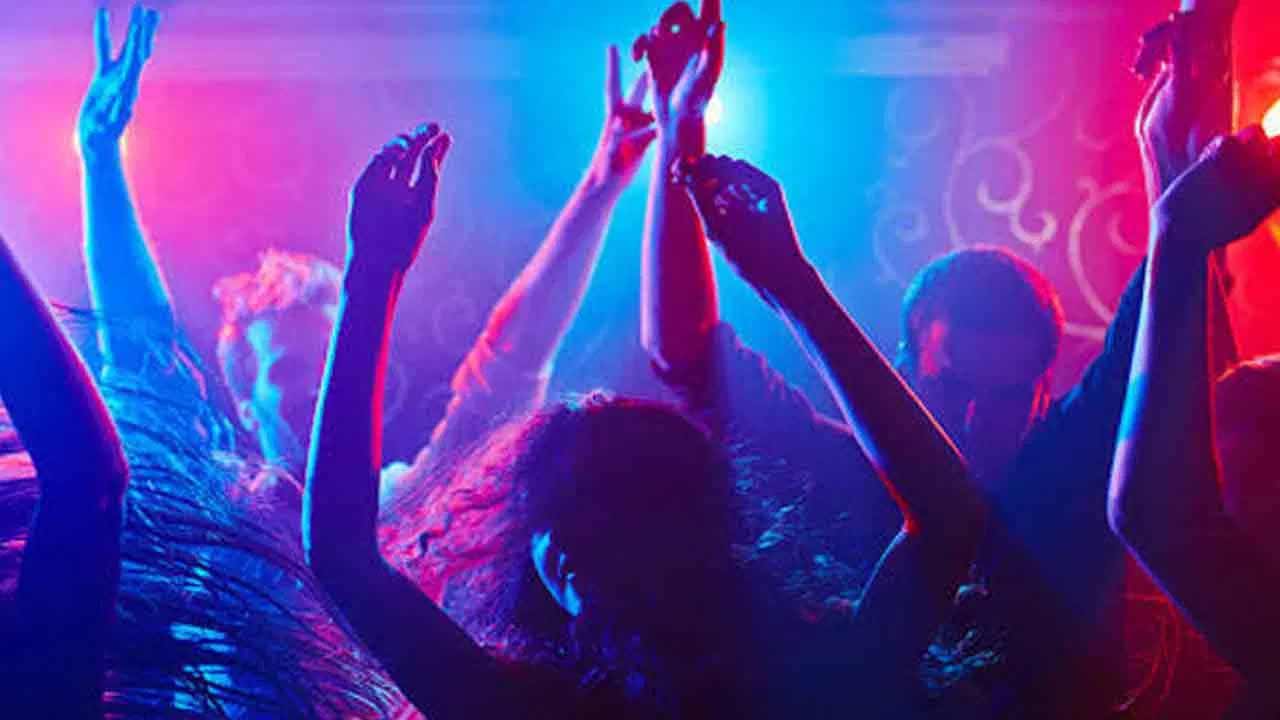 Rave Party | బెంగళూరు రేవ్‌పార్టీ కేసులో కీలక పరిణామం.. ముగ్గురు పోలీసులపై వేటు