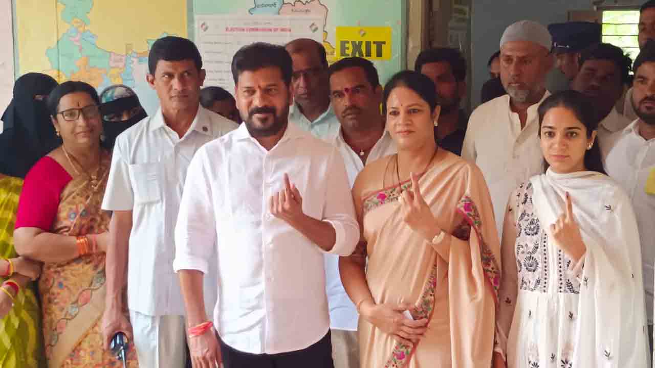 Revanth Reddy | కొడంగ‌ల్‌లో ఓటు హ‌క్కు వినియోగించుకున్న సీఎం రేవంత్ రెడ్డి