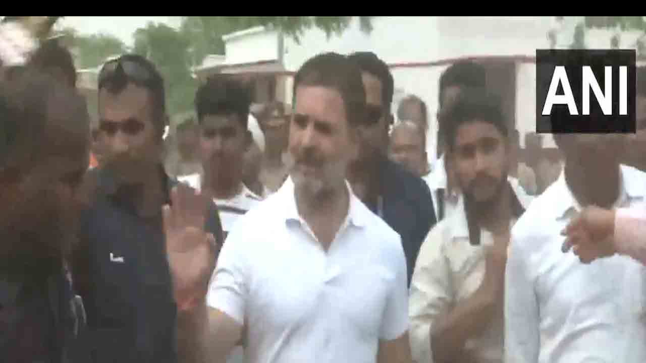 Loksabha Elections 2024 | రాయ్‌బ‌రేలిలో పోలింగ్ కేంద్రాన్ని సంద‌ర్శించిన రాహుల్ గాంధీ