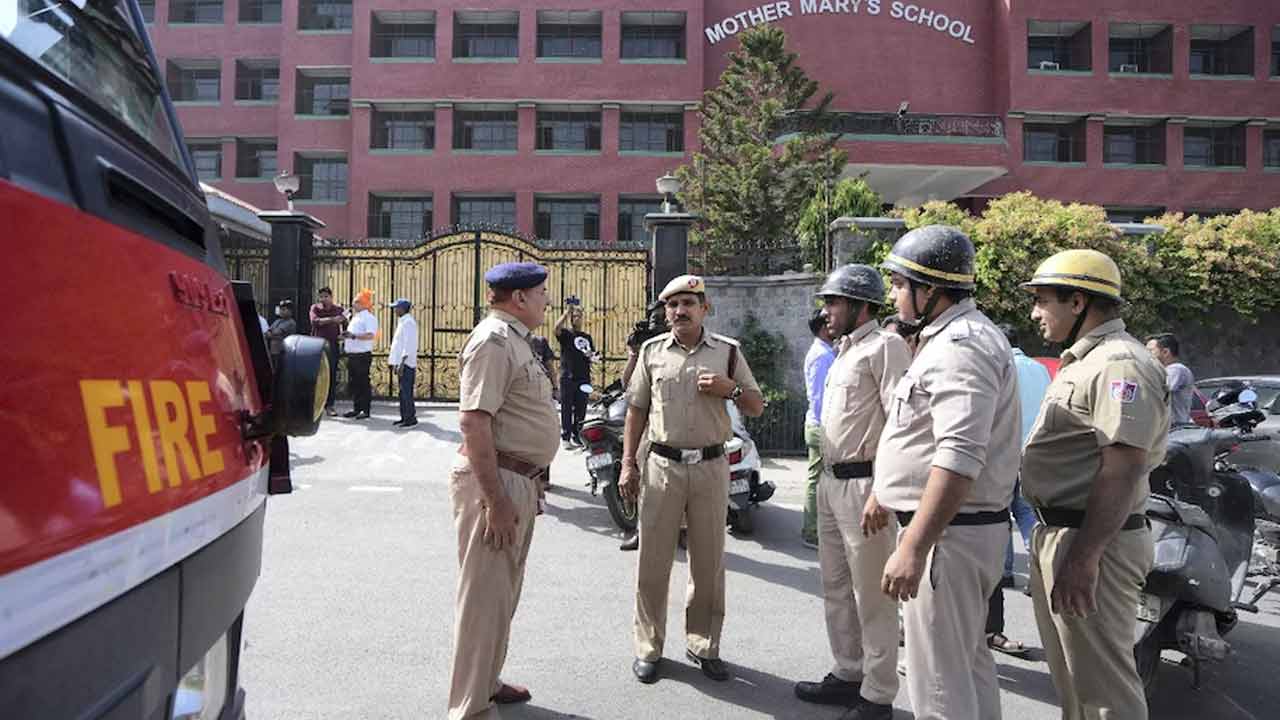 ఢిల్లీలో మరోసారి బాంబు బెదిరింపుల కలకలం