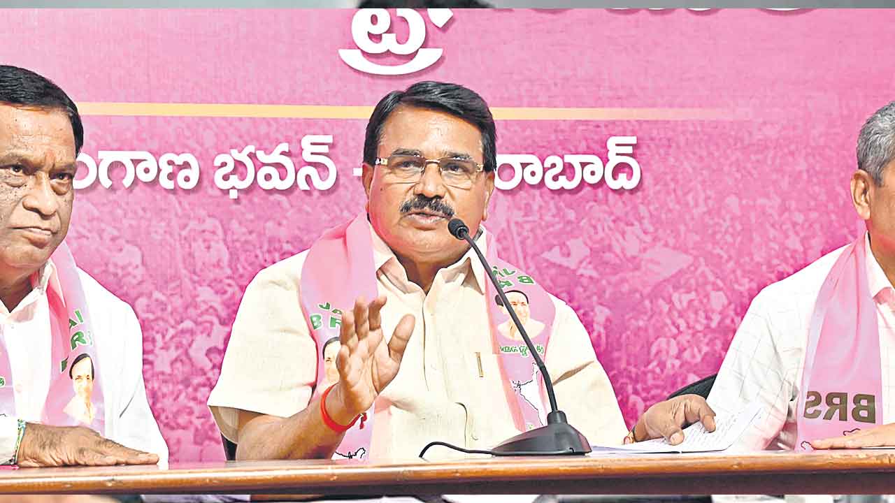 విత్తనాలడిగితే లాఠీచార్జినా?