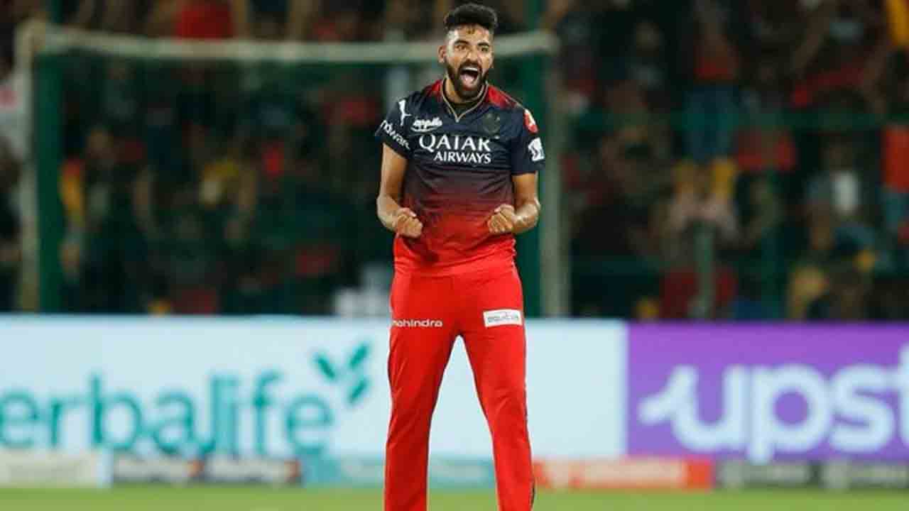 RCB vs GT | సిరాజ్ విజృంభ‌ణ‌.. 10 ప‌రుగుల‌కే ఓపెన‌ర్లు ఔట్