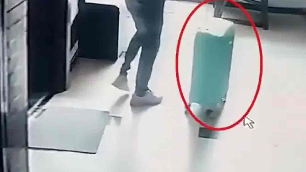 Bangladesh MP: ఎంపీ హ‌త్య‌కు గురైన రూమ్ నుంచే సూట్‌కేసు, ప్లాస్టిక్ బ్యాగుల‌తో వెళ్లిన ఇద్ద‌రు.. వీడియో