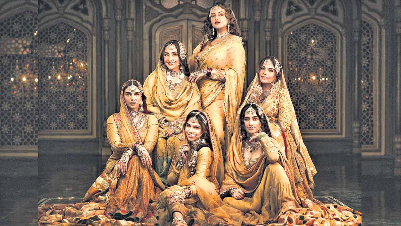 Heeramandi | మెరుపుల మరకలు.. ఓటీటీలో సంచలనం సృష్టిస్తున్న హీరామండీ