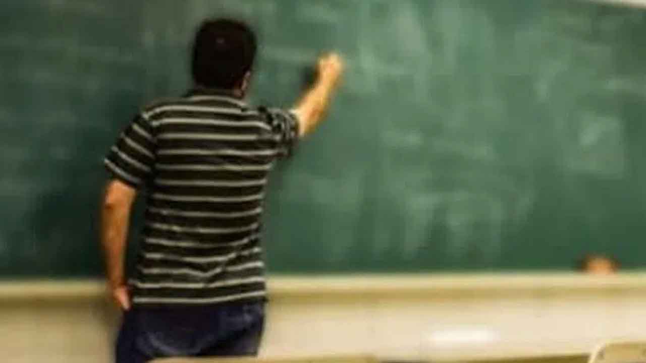 టీచర్లకు బదిలీలు, పదోన్నతులివ్వాలి : టీఎస్‌యూటీఎఫ్‌