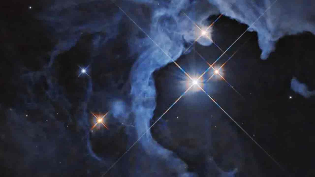 Triple-Star System: 550 కాంతి సంవ‌త్స‌రాల దూరంలో త్రిన‌క్ష‌త్ర కూట‌మి.. ఫోటో రిలీజ్ చేసిన నాసా