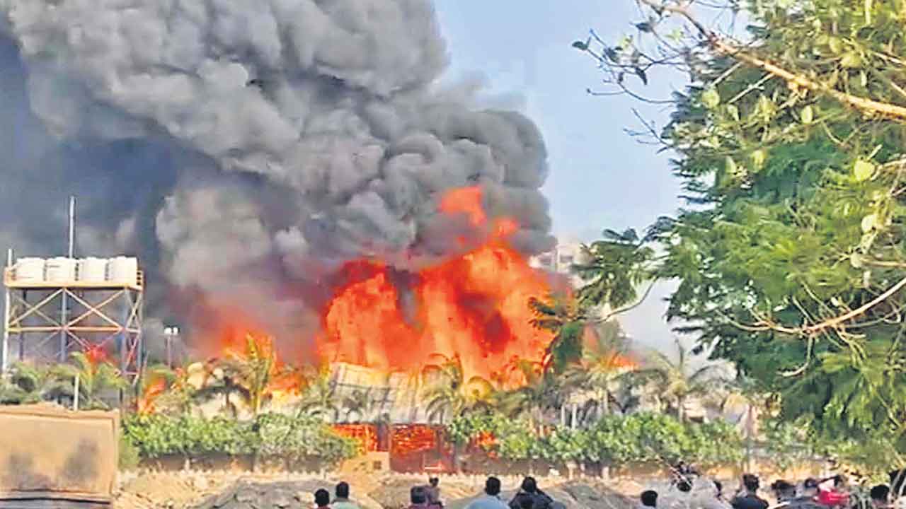 ఆనందం అగ్నికి ఆహుతి