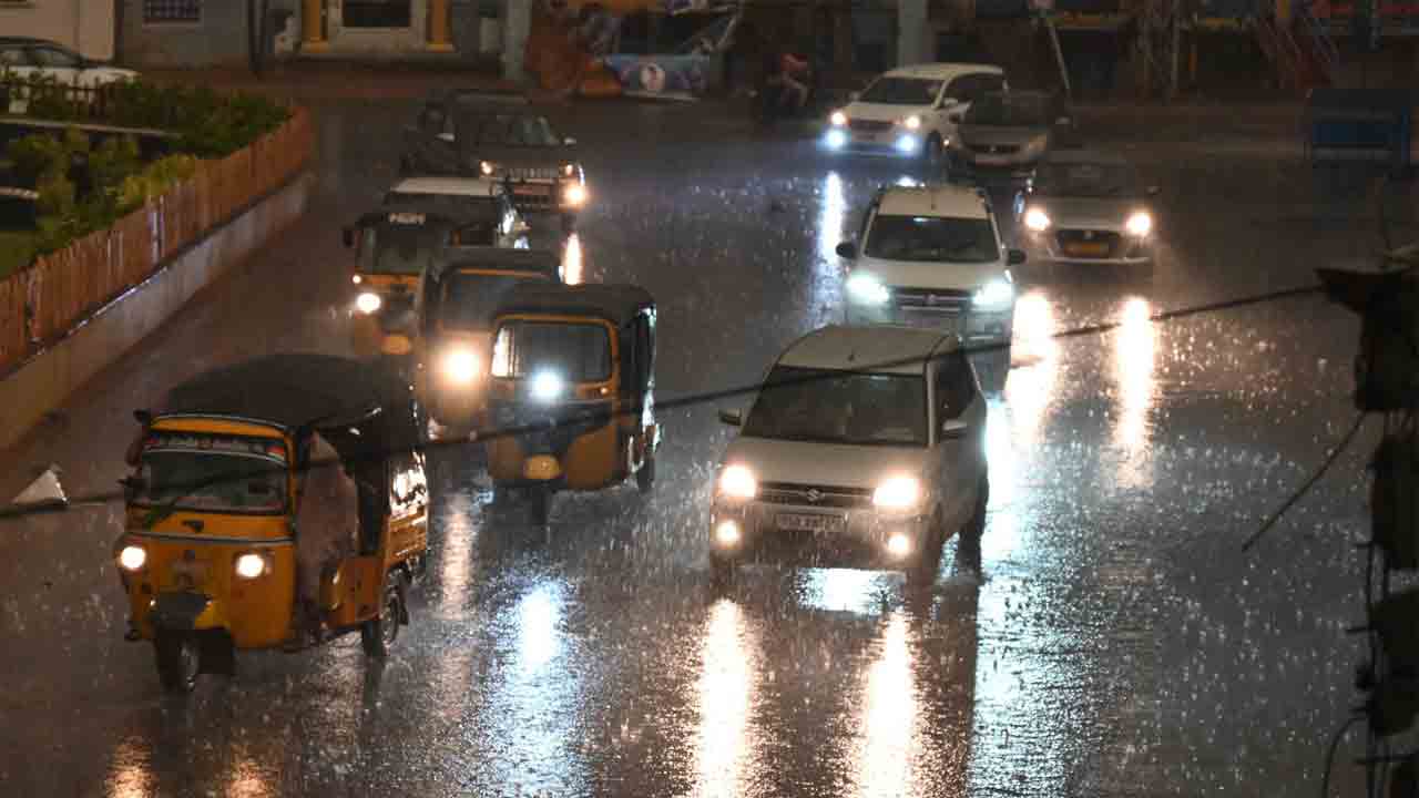 అకాల వర్షం..అతలాకుతలం