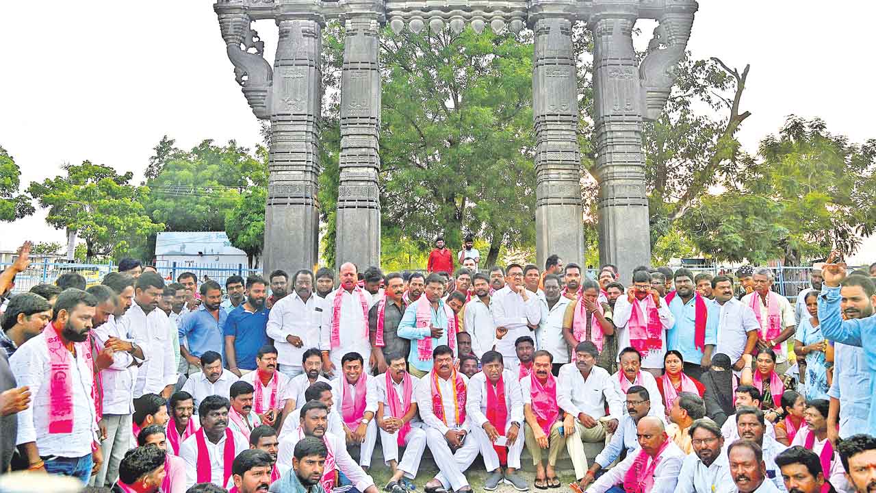 TS Symbol | చరిత్రను చెరిపివేసే కుట్ర.. కాకతీయులు, గోల్కొండ వైభవానికి సర్కారు మంగళం