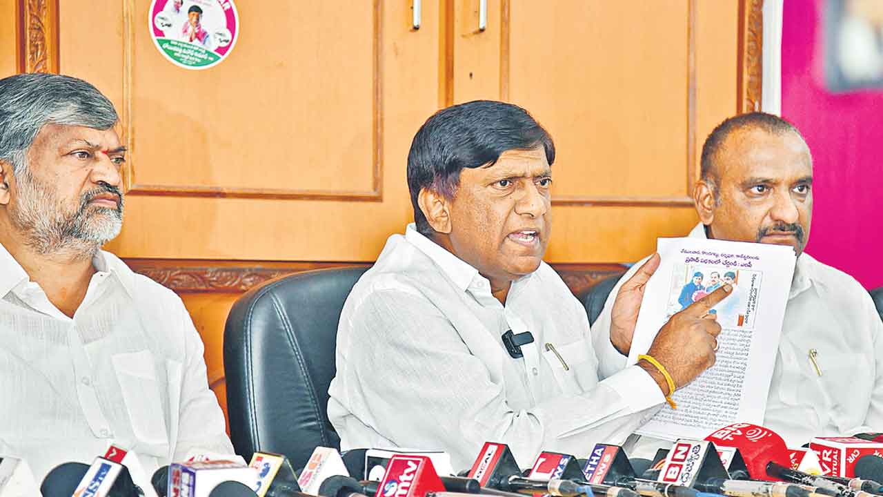 రాజకీయాల కోసమే ప్రధాని రాజన్న గుడికి